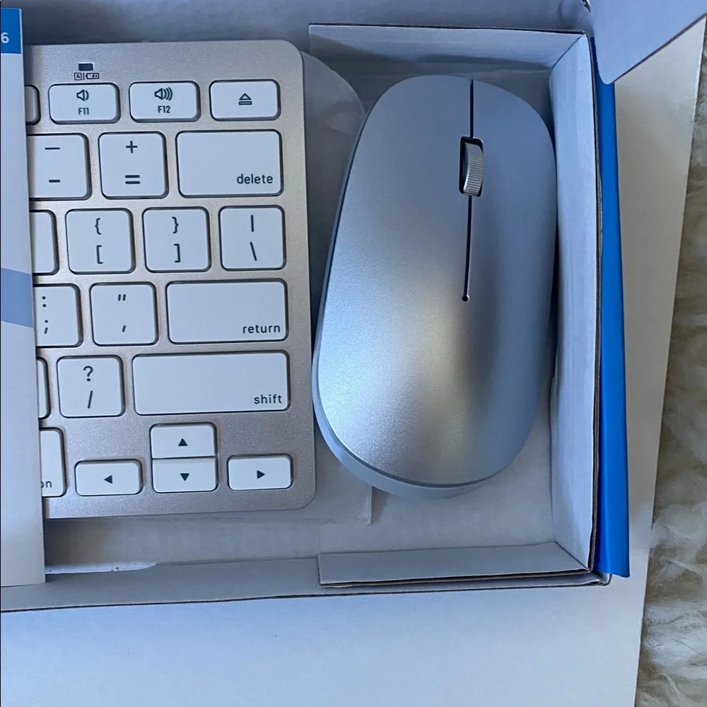 OMOTON Wireless Keyboard and Mouse Set - White